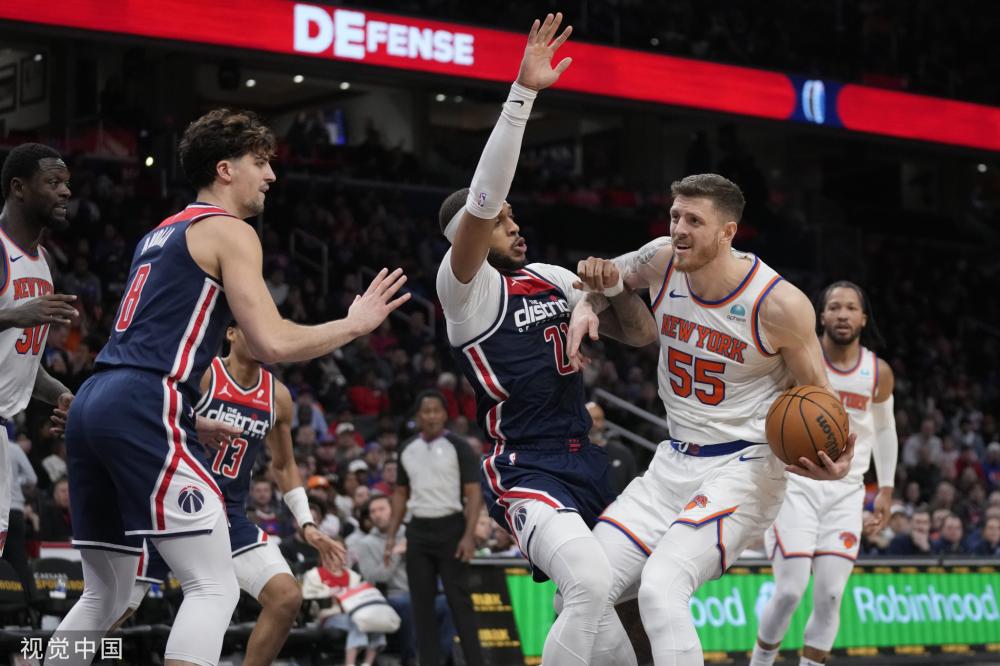 她在场上获 她在场上获